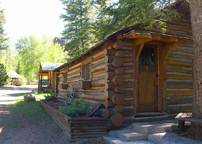 Lodge Absaroka Mountain