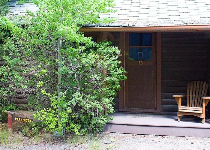 Absaroka Mountain Lodge *